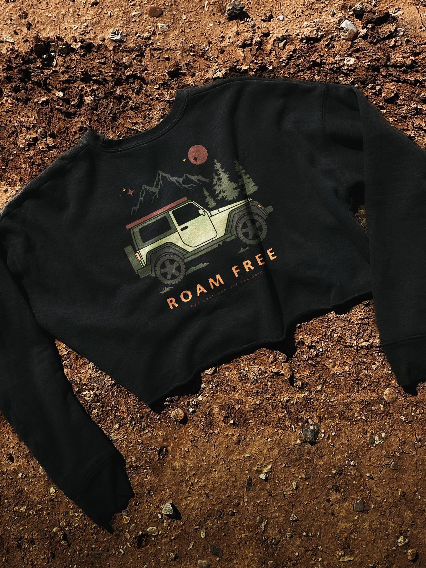 Roam Free Women's Cropped Sweatshirt